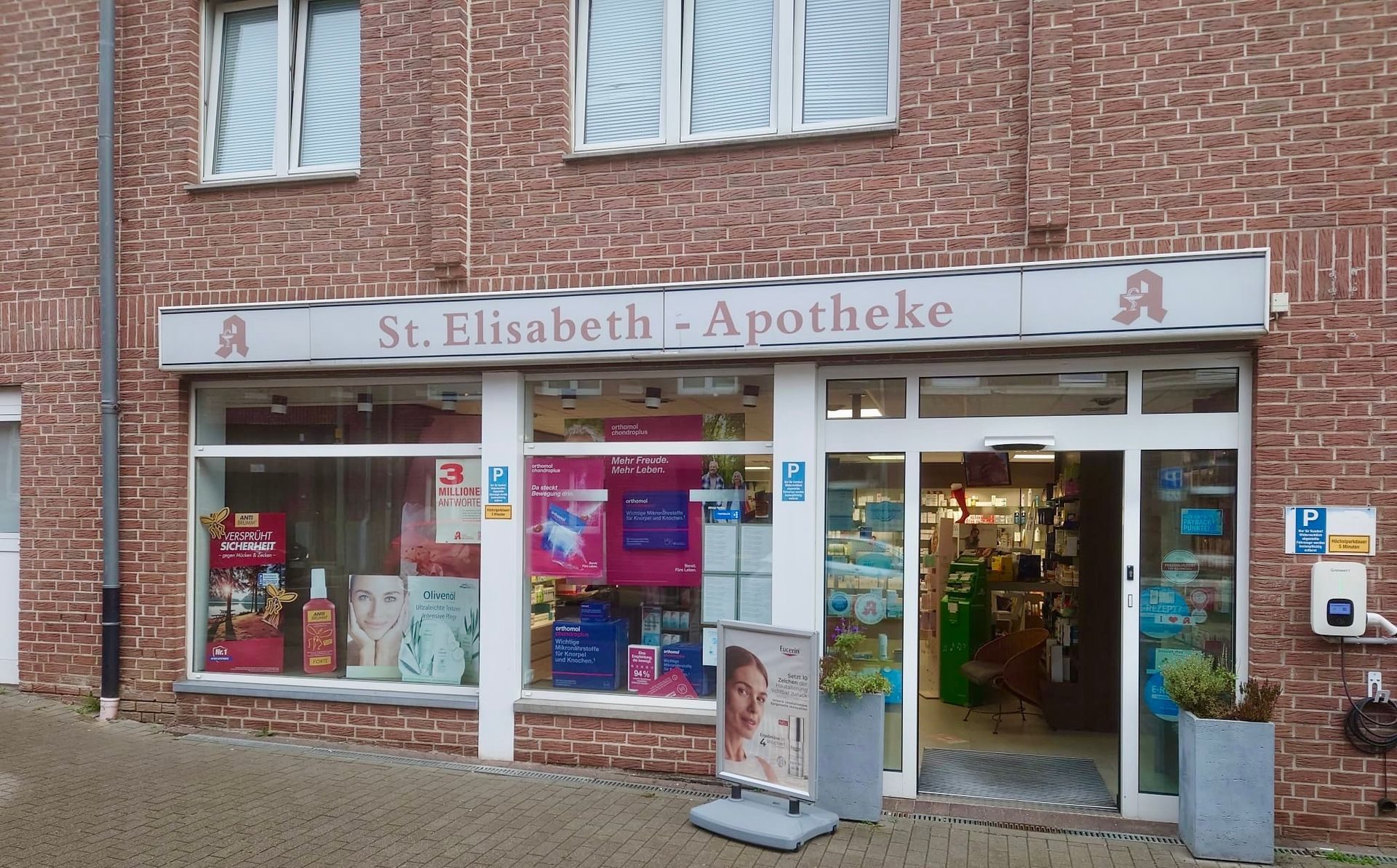 Apotheke outside